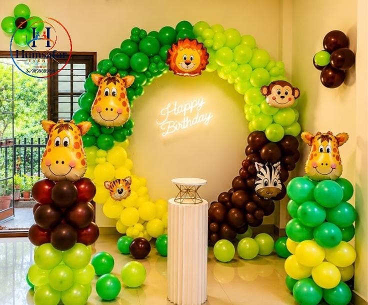 Playful Lion & Giraffe Hoop Stage